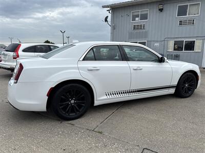 2016 Chrysler 300 Series Limited   - Photo 8 - South Sioux City, NE 68776