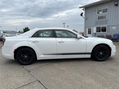2016 Chrysler 300 Series Limited   - Photo 9 - South Sioux City, NE 68776