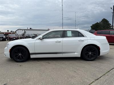 2016 Chrysler 300 Series Limited   - Photo 3 - South Sioux City, NE 68776