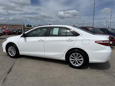 2017 Toyota Camry LE   - Photo 4 - South Sioux City, NE 68776