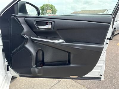 2017 Toyota Camry LE   - Photo 20 - South Sioux City, NE 68776