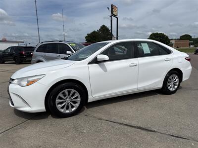 2017 Toyota Camry LE   - Photo 2 - South Sioux City, NE 68776