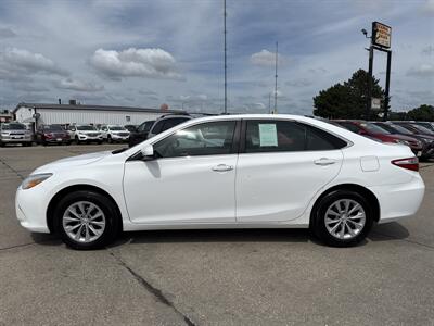 2017 Toyota Camry LE   - Photo 3 - South Sioux City, NE 68776