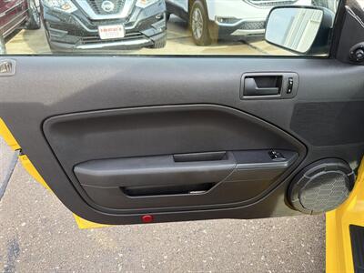 2005 Ford Mustang V6 Deluxe   - Photo 11 - South Sioux City, NE 68776