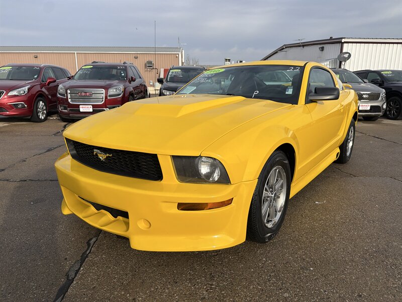 2005 Ford Mustang V6 Deluxe   - Photo 1 - South Sioux City, NE 68776