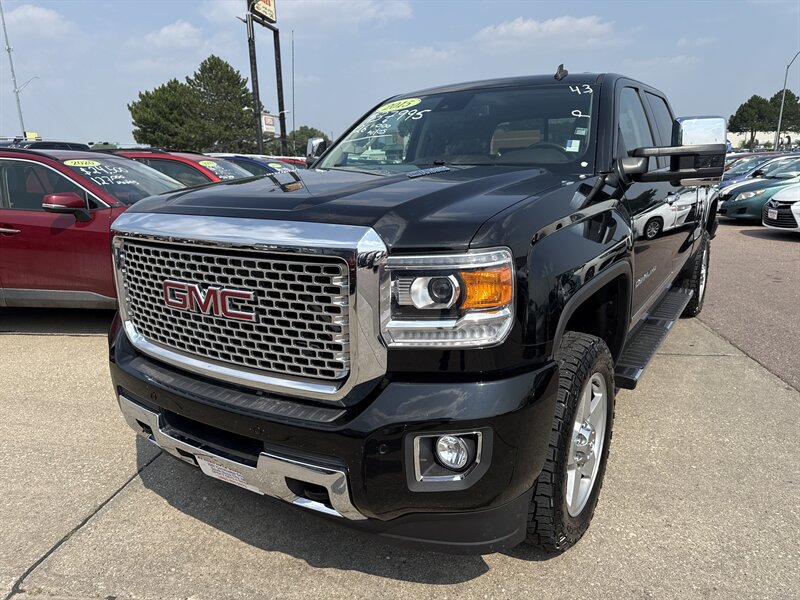 2015 GMC Sierra 2500 Denali - Photo 1 - South Sioux City, NE 68776