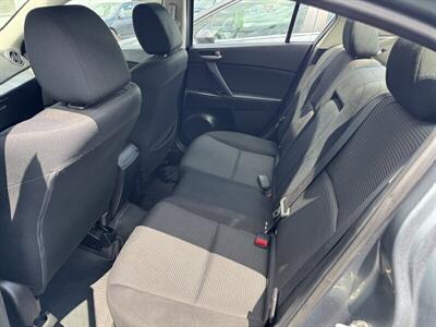 2012 Mazda Mazda3 i Touring   - Photo 12 - Fitchburg, MA 01420