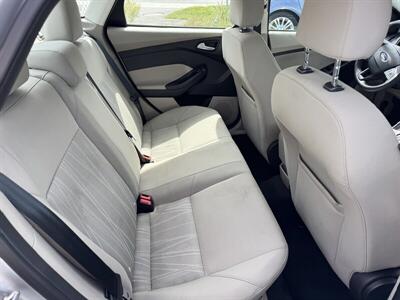 2015 Ford Focus SE   - Photo 6 - Fitchburg, MA 01420