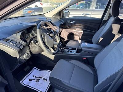 2019 Ford Escape SE   - Photo 2 - Fitchburg, MA 01420