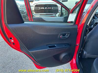 2013 Toyota Yaris 5-Door LE   - Photo 7 - Lincoln, CA 95648
