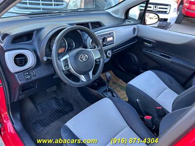 2013 Toyota Yaris 5-Door LE   - Photo 4 - Lincoln, CA 95648