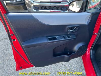 2013 Toyota Yaris 5-Door LE   - Photo 3 - Lincoln, CA 95648