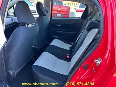 2013 Toyota Yaris 5-Door LE   - Photo 6 - Lincoln, CA 95648