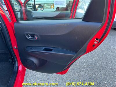 2013 Toyota Yaris 5-Door LE   - Photo 11 - Lincoln, CA 95648