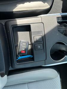 2016 Toyota Camry Hybrid SE   - Photo 19 - Lincoln, CA 95648