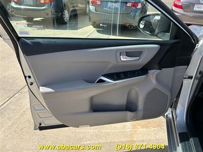 2016 Toyota Camry Hybrid SE   - Photo 8 - Lincoln, CA 95648