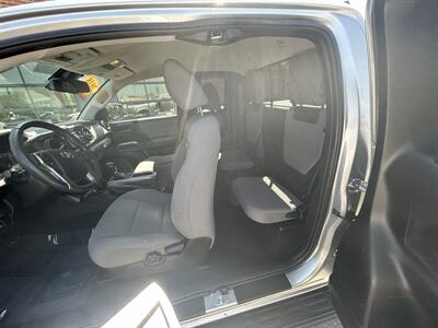 2018 Toyota Tacoma SR5 V6   - Photo 17 - Dartmouth, MA 02748