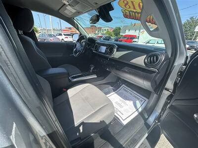 2018 Toyota Tacoma SR5 V6   - Photo 18 - Dartmouth, MA 02748