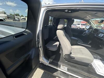 2018 Toyota Tacoma SR5 V6   - Photo 19 - Dartmouth, MA 02748