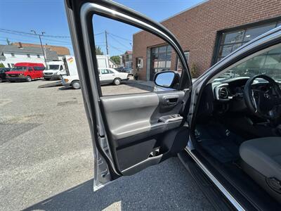 2018 Toyota Tacoma SR5 V6   - Photo 13 - Dartmouth, MA 02748