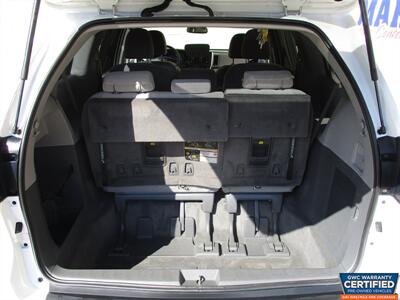 2018 Toyota Sienna LE 8-Passenger   - Photo 17 - Dartmouth, MA 02748