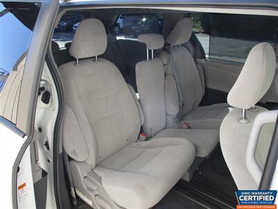 2018 Toyota Sienna LE 8-Passenger   - Photo 15 - Dartmouth, MA 02748