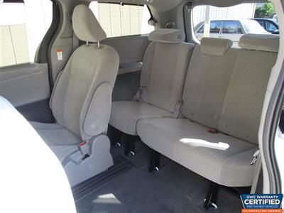 2018 Toyota Sienna LE 8-Passenger   - Photo 14 - Dartmouth, MA 02748