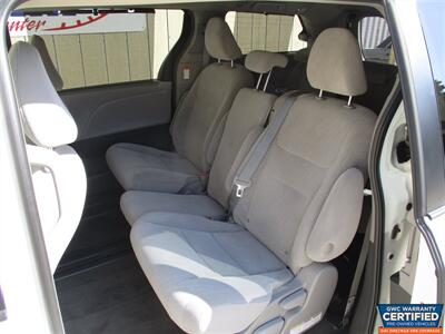 2018 Toyota Sienna LE 8-Passenger   - Photo 13 - Dartmouth, MA 02748