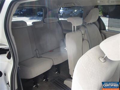 2018 Toyota Sienna LE 8-Passenger   - Photo 16 - Dartmouth, MA 02748