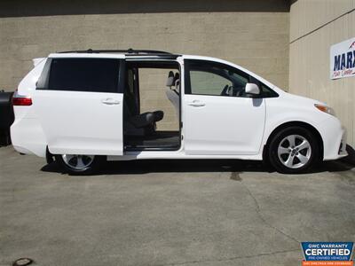 2018 Toyota Sienna LE 8-Passenger   - Photo 9 - Dartmouth, MA 02748