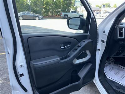 2023 Nissan Frontier SV   - Photo 14 - Dartmouth, MA 02748