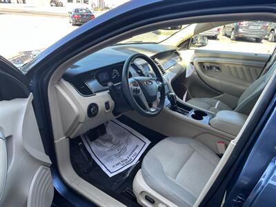 2018 Ford Taurus SEL   - Photo 7 - Dartmouth, MA 02748