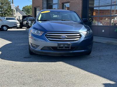 2018 Ford Taurus SEL   - Photo 2 - Dartmouth, MA 02748