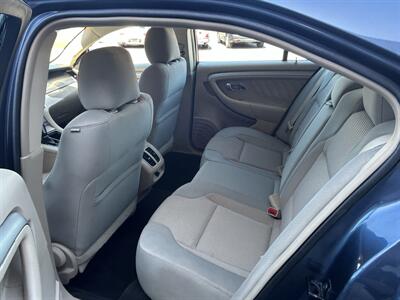 2018 Ford Taurus SEL   - Photo 9 - Dartmouth, MA 02748