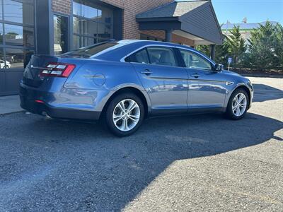 2018 Ford Taurus SEL   - Photo 4 - Dartmouth, MA 02748