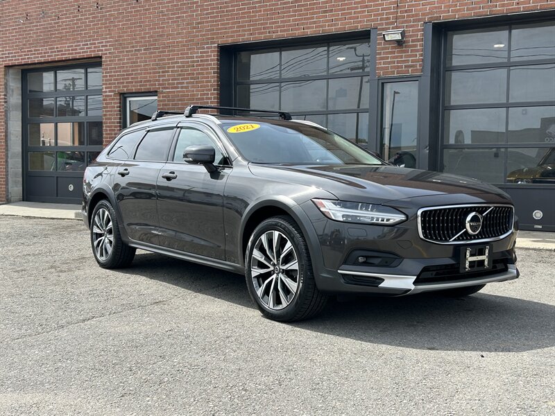 2021 Volvo V90 Cross Country T6  