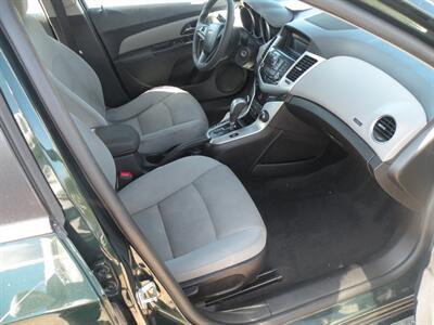 2015 Chevrolet Cruze 1LT Auto   - Photo 2 - Chandler, IN 47610