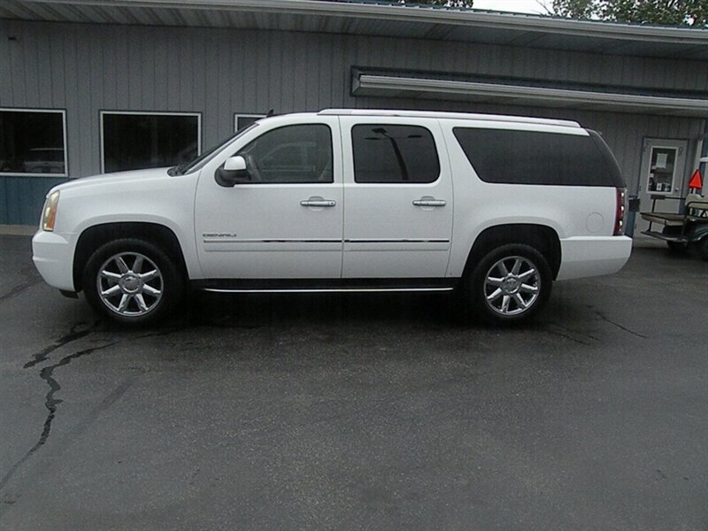 2011 GMC Yukon Denali   - Photo 1 - Chandler, IN 47610