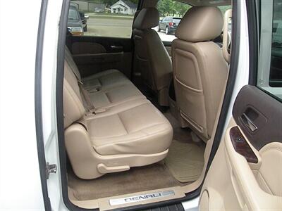 2011 GMC Yukon Denali   - Photo 8 - Chandler, IN 47610