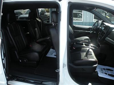 2016 Dodge Grand Caravan R/T   - Photo 5 - Chandler, IN 47610