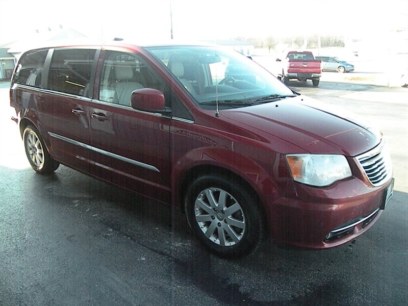 2013 Chrysler Town & Country Touring   - Photo 1 - Chandler, IN 47610