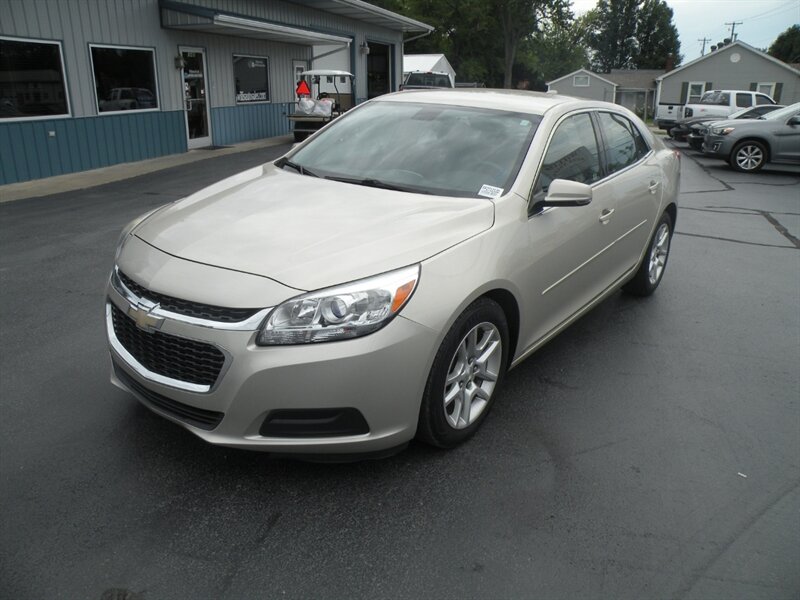 2015 Chevrolet Malibu LT   - Photo 1 - Chandler, IN 47610