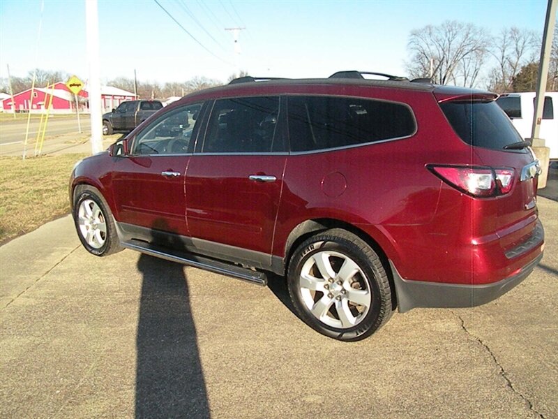 2016 Chevrolet Traverse LT   - Photo 1 - Chandler, IN 47610