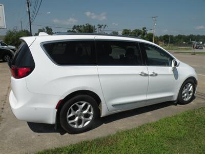2017 Chrysler Pacifica Touring-L Plus   - Photo 3 - Chandler, IN 47610