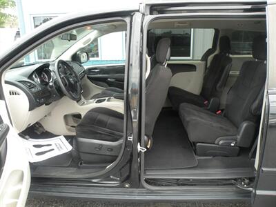 2014 Dodge Grand Caravan SXT   - Photo 3 - Chandler, IN 47610