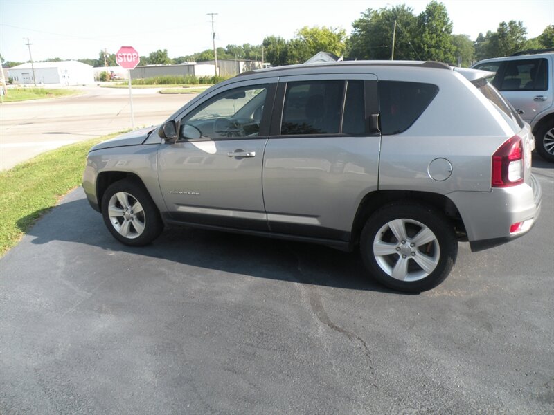 2017 Jeep Compass Sport   - Photo 1 - Chandler, IN 47610