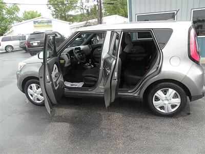 2015 Kia Soul   - Photo 4 - Chandler, IN 47610