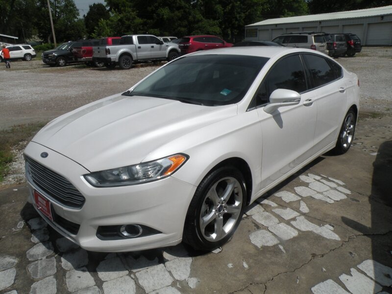 2013 Ford Fusion SE   - Photo 1 - Chandler, IN 47610