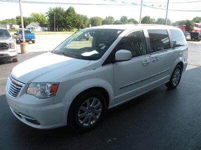 2016 Chrysler Town & Country Touring   - Photo 1 - Chandler, IN 47610
