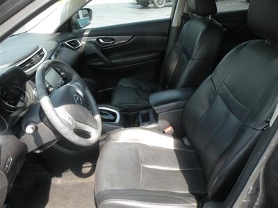 2016 Nissan Rogue SV   - Photo 6 - Chandler, IN 47610